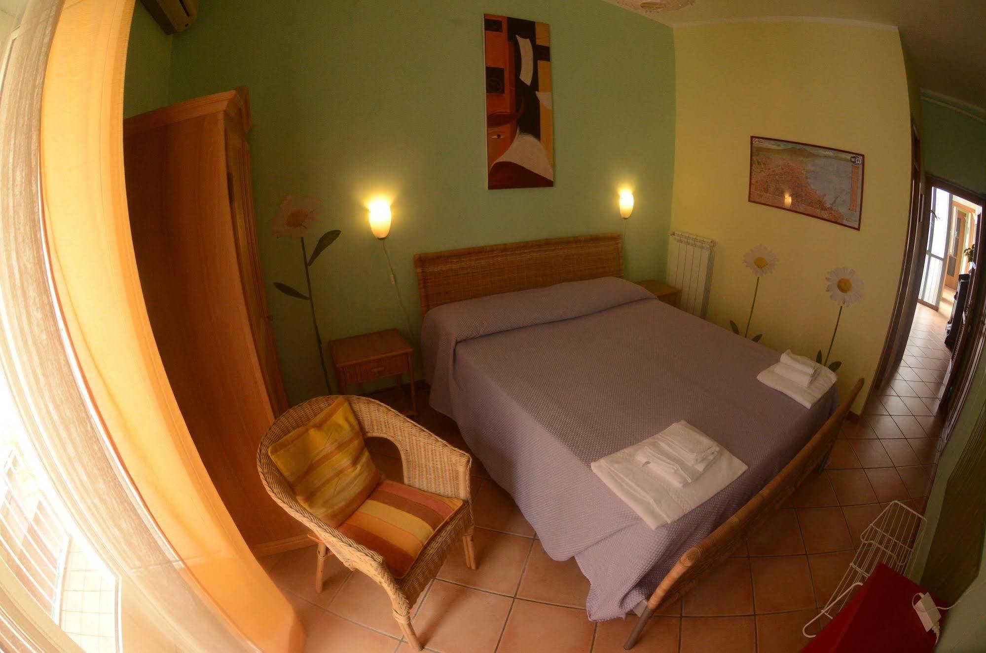 Bed And Breakfast I Vicoletti Di Napoli Bagian luar foto