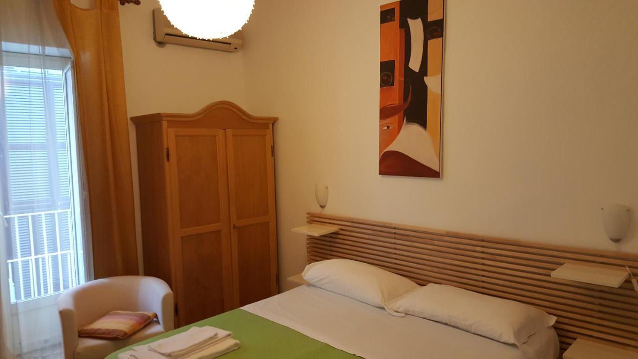 Bed And Breakfast I Vicoletti Di Napoli Bagian luar foto